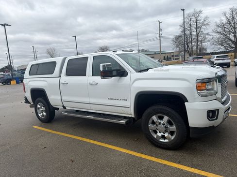 Used 2017 GMC Sierra 3500 Denali w/ Duramax Plus Package image 2