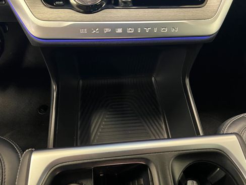 Used 2025 Ford Expedition Max Platinum AWD/4WD image 43