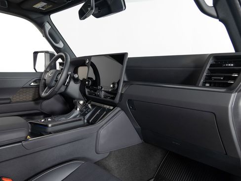 Used 2025 Lexus GX 550 image 27