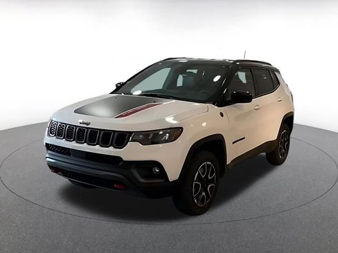 Used 2025 Jeep Compass Trailhawk AWD/4WD image 7