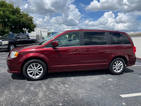 Used 2020 Dodge Grand Caravan SXT FWD image 2