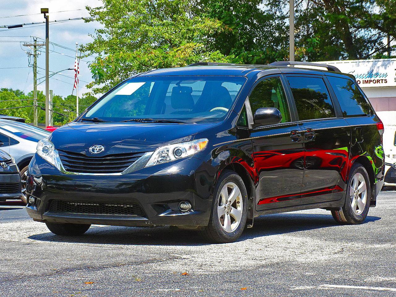 Used 2014 Toyota Sienna LE FWD image 7