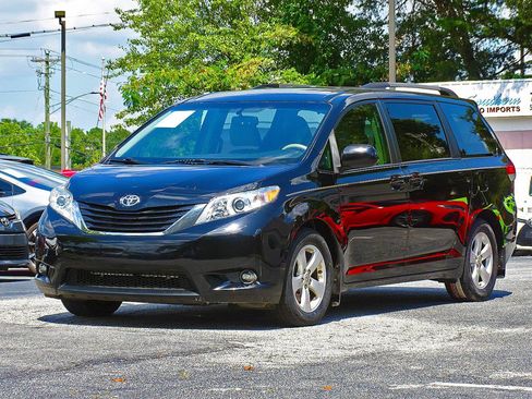 Used 2014 Toyota Sienna LE FWD image 7