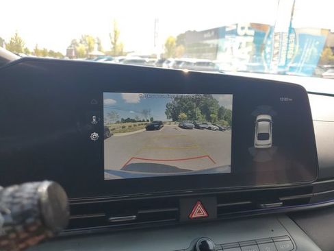 Used 2024 Hyundai Elantra Limited FWD image 32