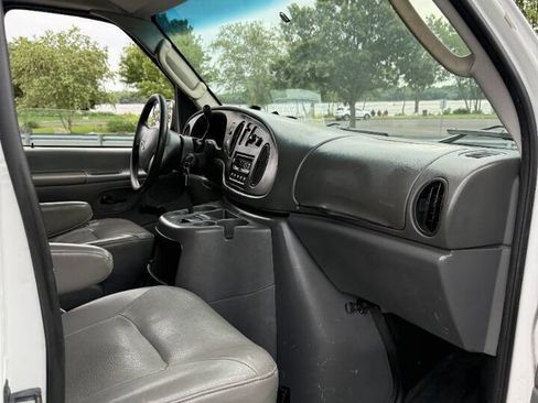 Used 2003 Ford E-350 and Econoline 350 Super Duty RWD image 16