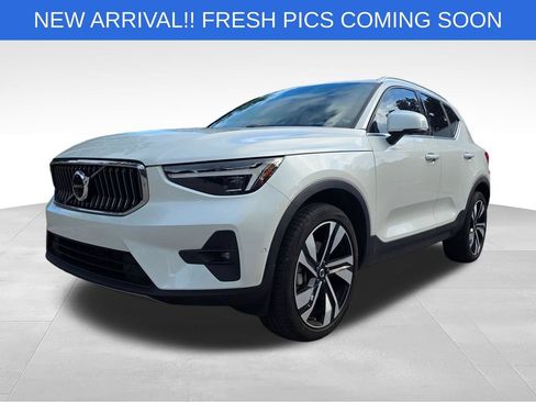 Used 2024 Volvo XC40 B5 Plus w/ Protection Package Premier AWD/4WD image 13