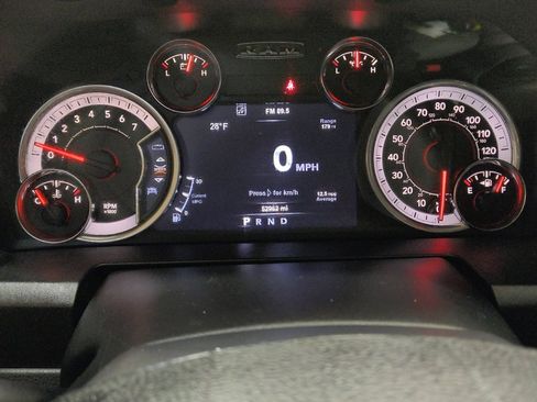 Used 2019 RAM 1500 Classic SLT w/ Luxury Group image 23