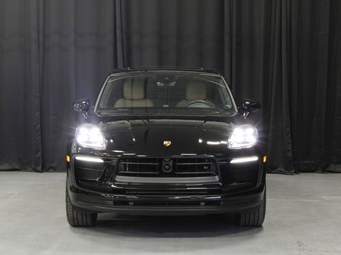 Certified 2025 Porsche Macan AWD/4WD image 8