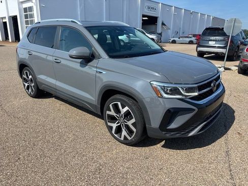 Used 2022 Volkswagen Taos SEL AWD/4WD image 2