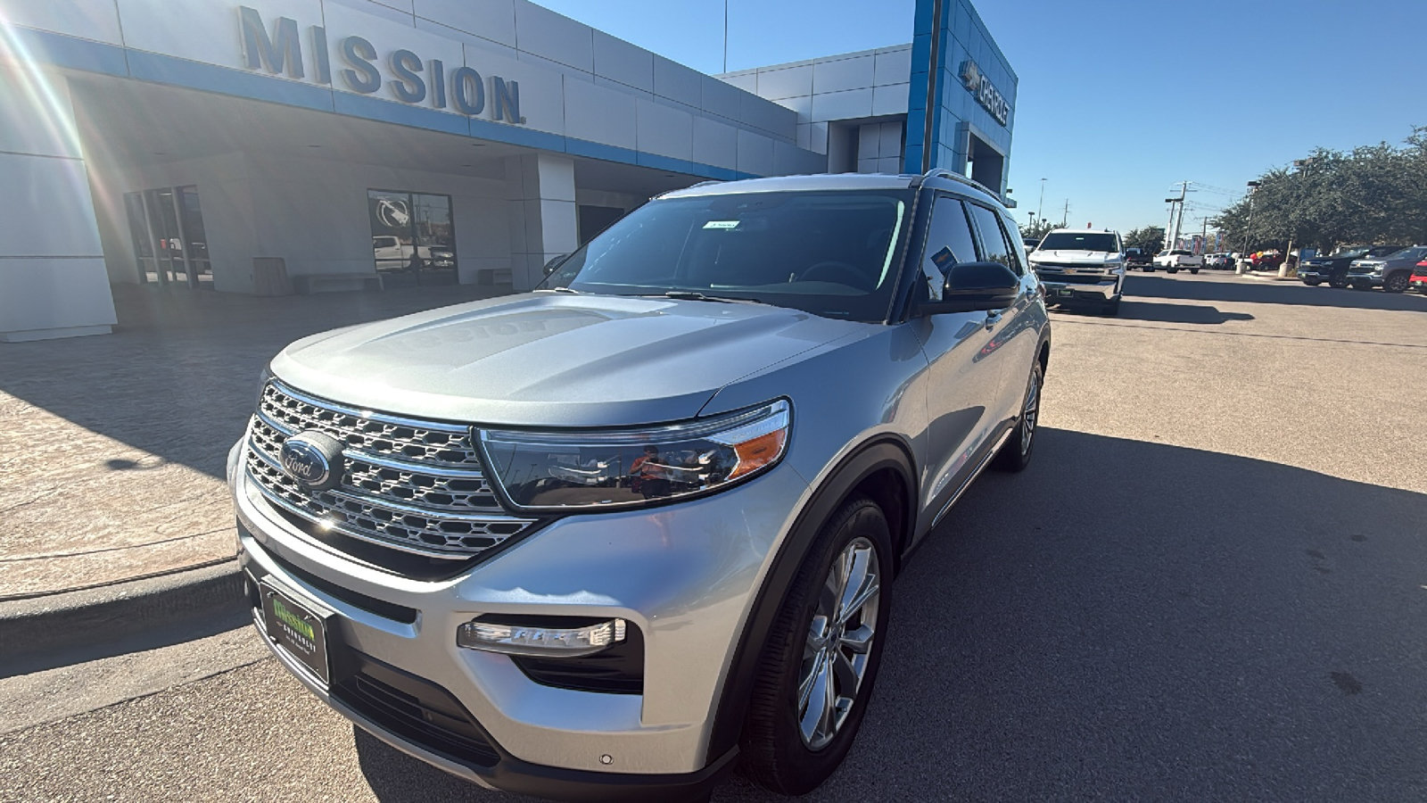 Used 2022 Ford Explorer Limited w/ Equipment Group 301A RWD image 3