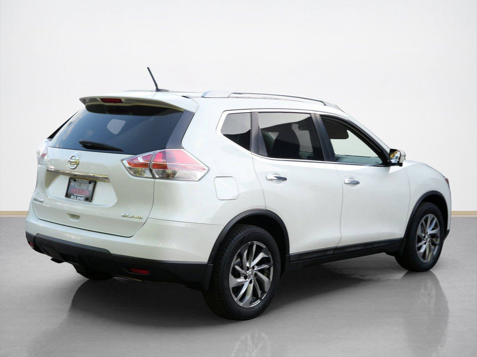 Used 2015 Nissan Rogue SL w/ SL Premium Package AWD/4WD image 3