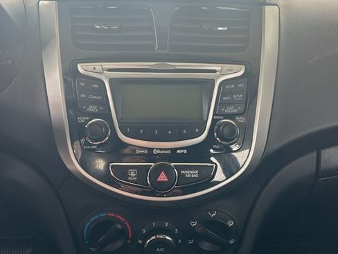 Used 2012 Hyundai Accent SE FWD image 12