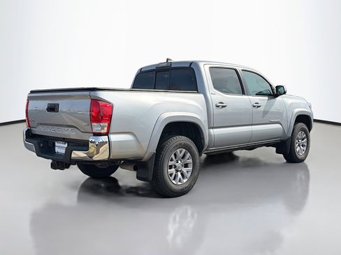 Used 2017 Toyota Tacoma SR5 w/ Tow Package AWD/4WD image 2