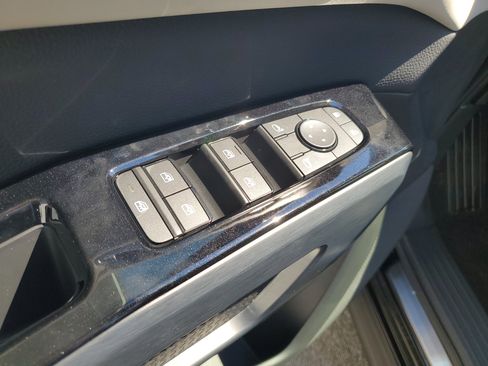 New 2025 Nissan Pathfinder SL image 16