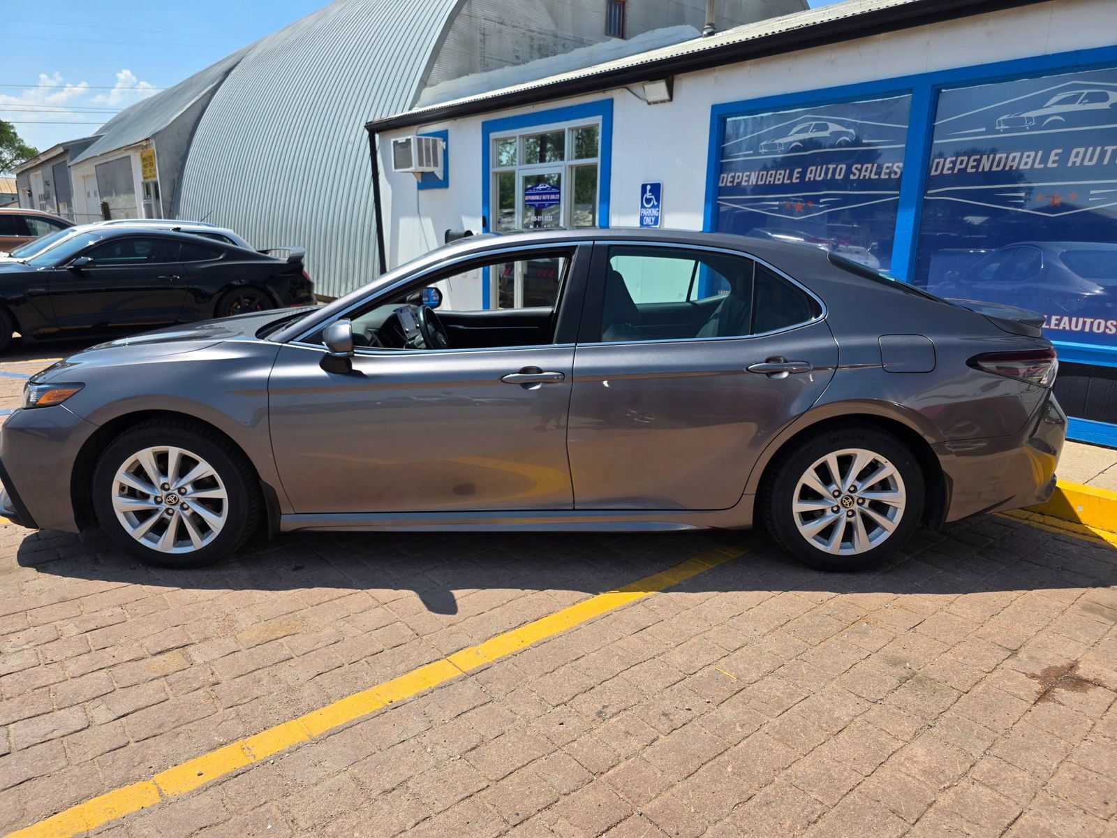 Used 2023 Toyota Camry SE FWD image 8