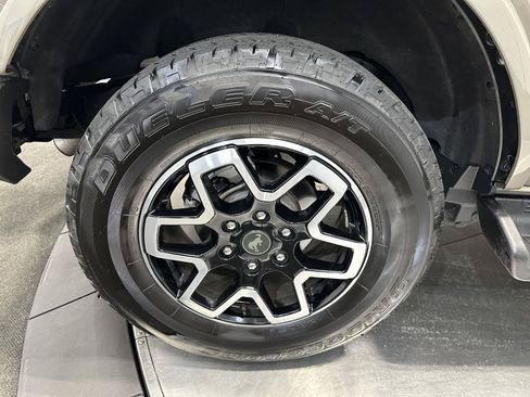Used 2025 Ford Bronco Outer Banks AWD/4WD image 11