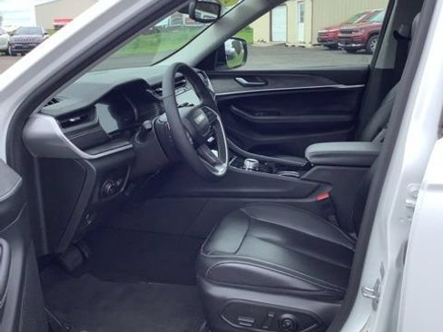 Certified 2023 Jeep Grand Cherokee Limited AWD/4WD image 10