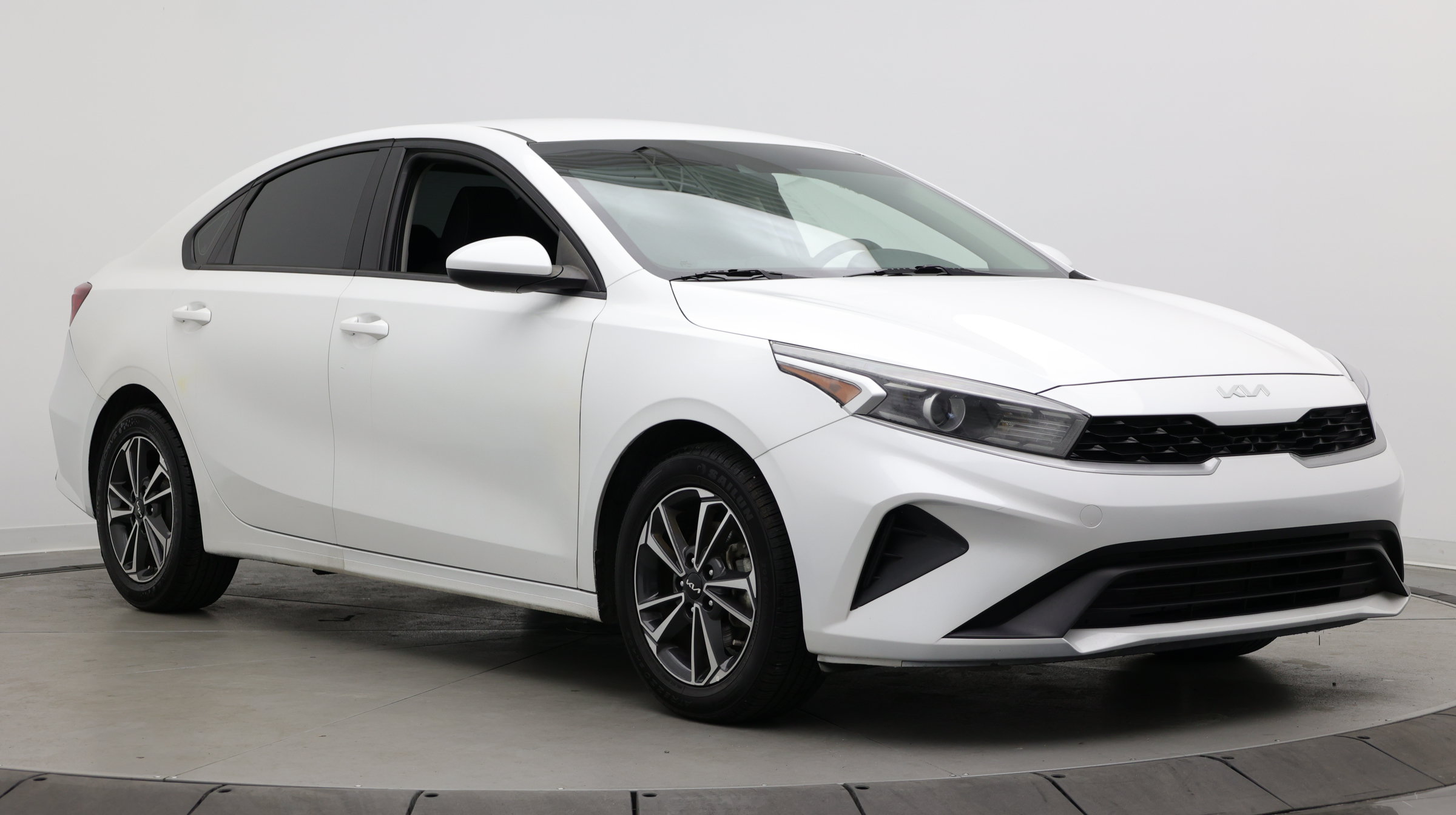 Used 2024 Kia Forte LXS FWD image 3