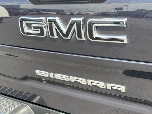 Used 2022 GMC Sierra 1500 Elevation w/ LPO, Elevation Black Package AWD/4WD image 8