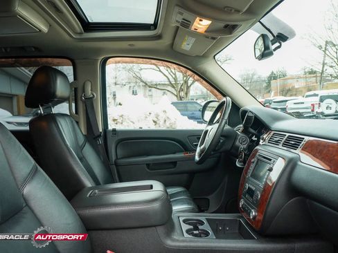 Used 2011 Chevrolet Suburban LT image 35