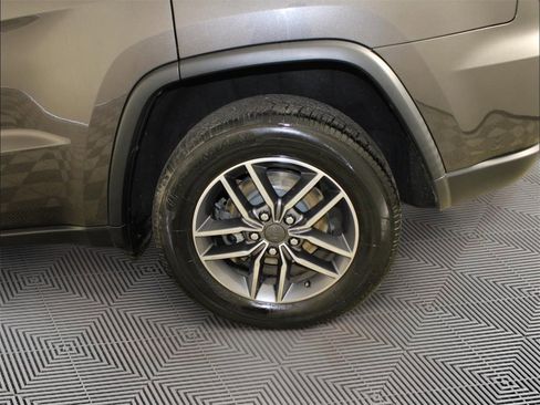 Used 2020 Jeep Grand Cherokee Limited image 40