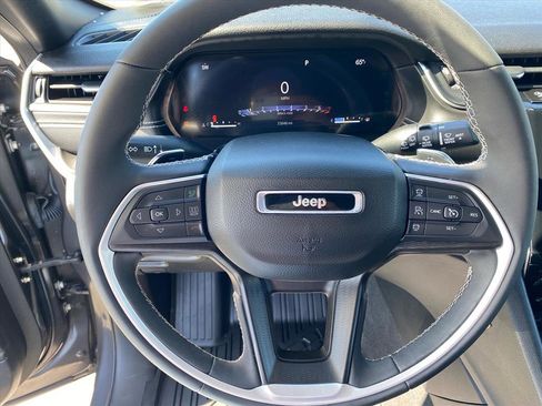 Used 2023 Jeep Grand Cherokee Altitude AWD/4WD image 10