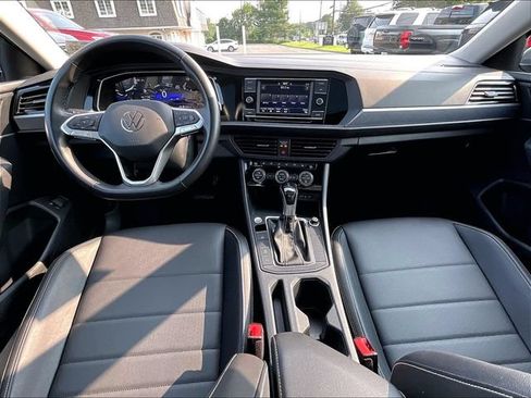 Used 2022 Volkswagen Jetta SE FWD image 12