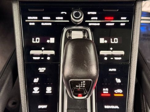Used 2020 Porsche Cayenne image 23