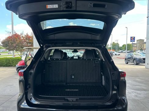 Certified 2025 Toyota Highlander XLE AWD/4WD image 16