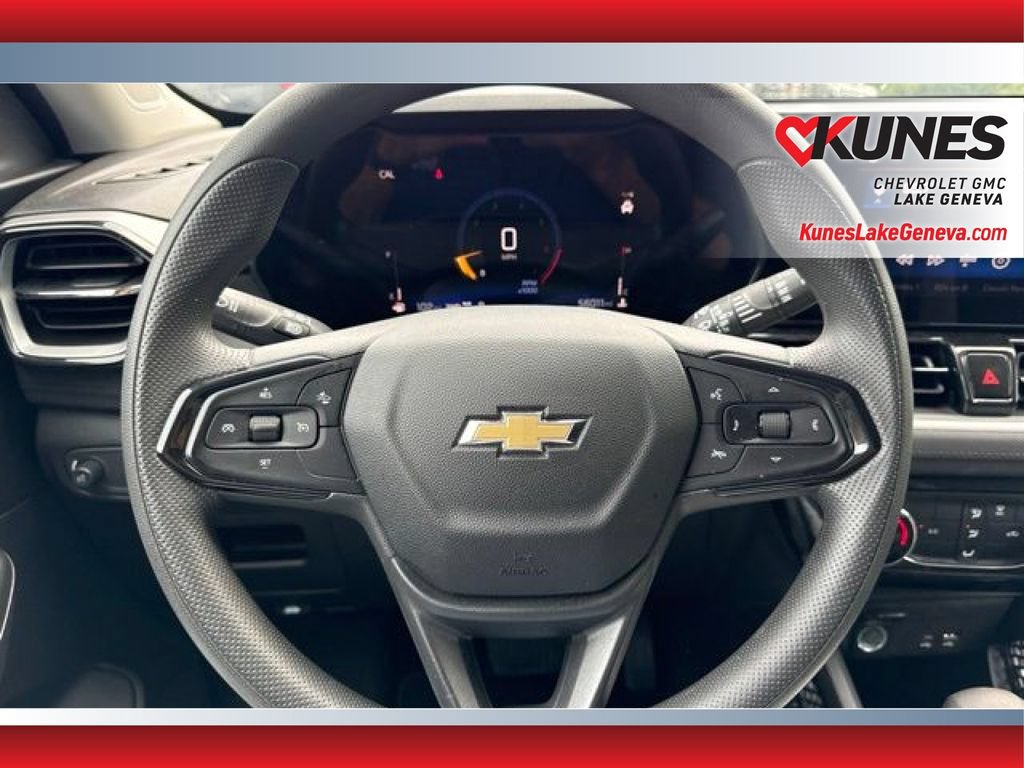 Used 2025 Chevrolet TrailBlazer LT AWD/4WD image 23