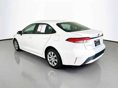 Used 2021 Toyota Corolla LE image 5