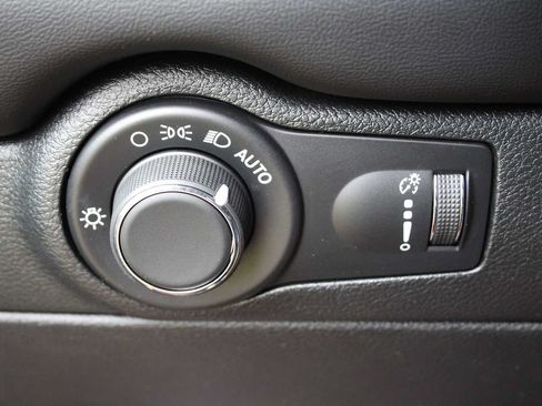Used 2025 Dodge Durango GT AWD/4WD image 35