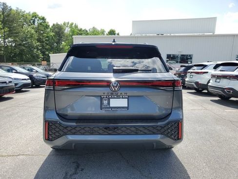 New 2026 Volkswagen Tiguan SE R-Line FWD image 5