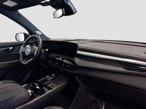 Used 2025 Buick Enclave Avenir image 33