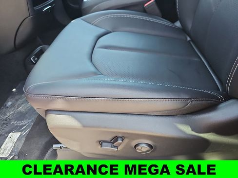 New 2025 Chrysler Pacifica Select image 30