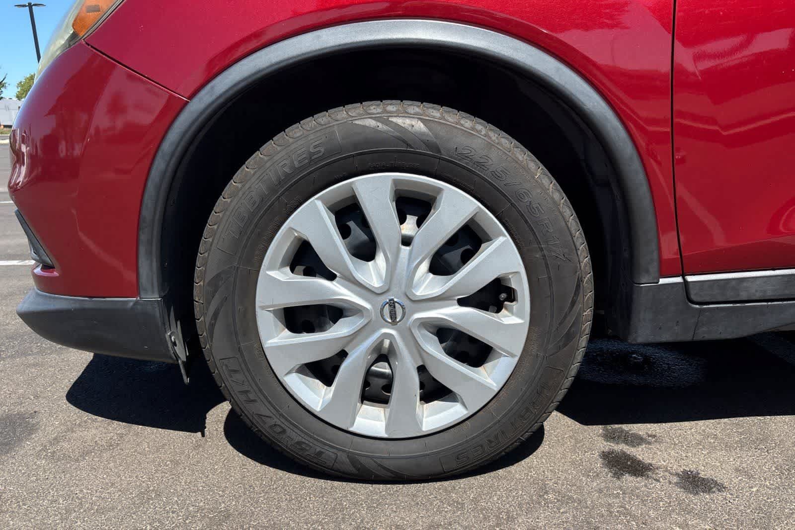 Used 2016 Nissan Rogue S FWD image 12