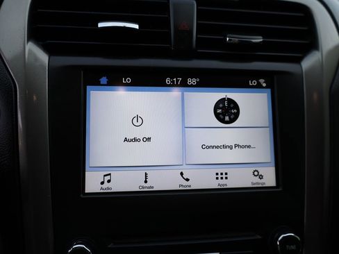 Used 2017 Ford Fusion SE w/ Fusion SE Technology Package FWD image 23