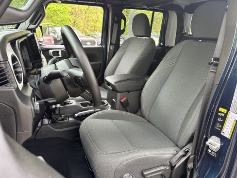 Used 2025 Jeep Gladiator Sport image 5