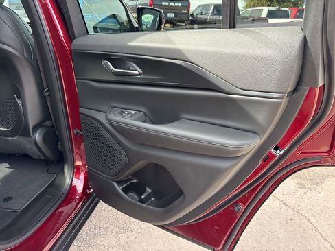 New 2025 Jeep Grand Cherokee Altitude image 21