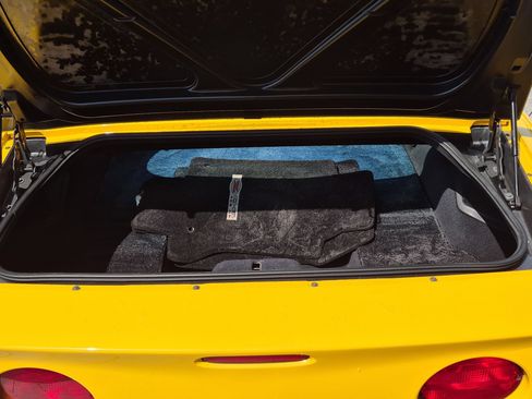 Used 2002 Chevrolet Corvette Z06 w/ Memory Pkg RWD image 19