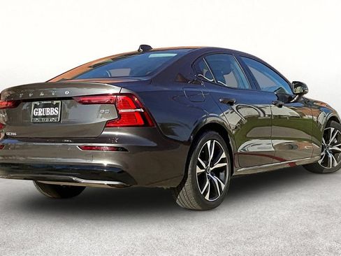 Used 2025 Volvo S60 B5 Core FWD image 2