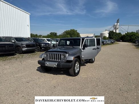Used 2015 Jeep Wrangler Unlimited Sahara AWD/4WD image 25