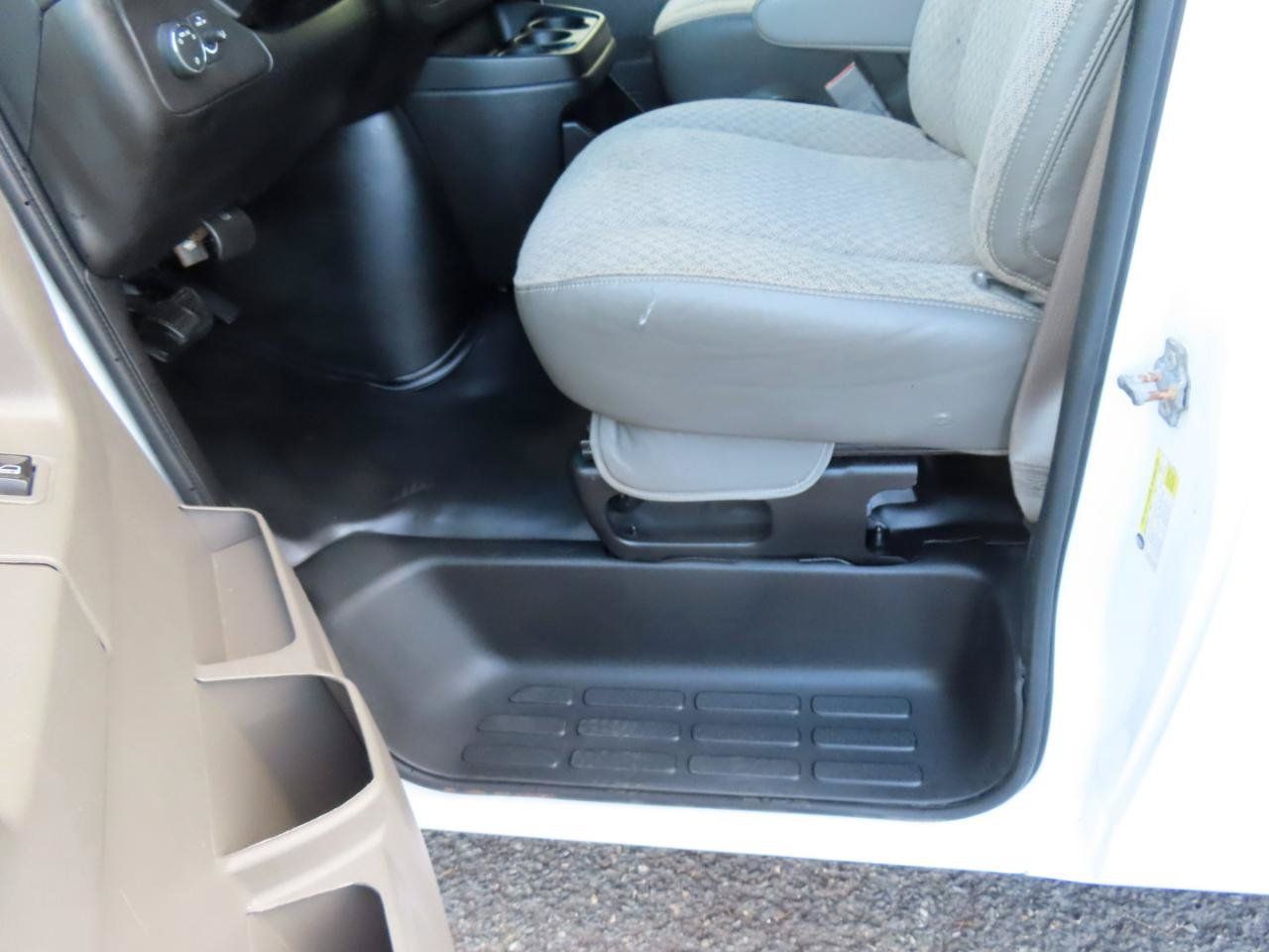 Used 2015 Chevrolet Express 3500 LS RWD image 17