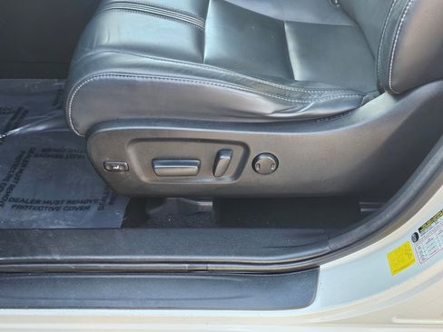 Used 2017 Toyota Highlander SE image 31