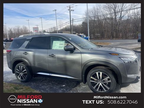 Used 2025 Nissan Pathfinder Platinum w/ Cargo Package AWD/4WD image 7