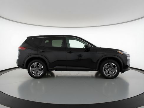 Used 2025 Nissan Rogue SV image 11