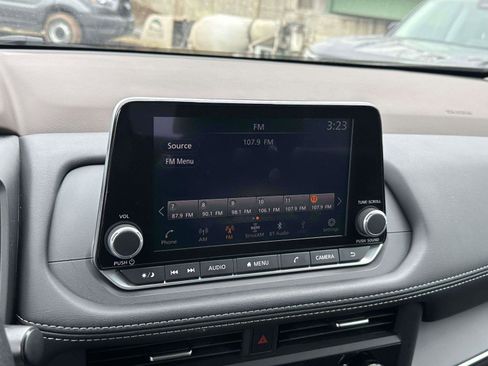 Used 2023 Nissan Rogue S image 24