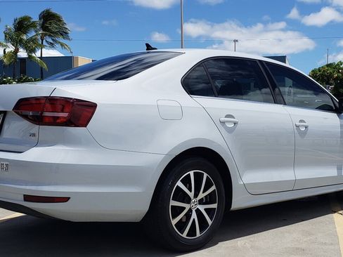 Used 2017 Volkswagen Jetta SE FWD image 6