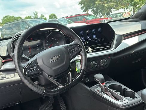 Used 2024 Chevrolet Trax RS FWD image 13