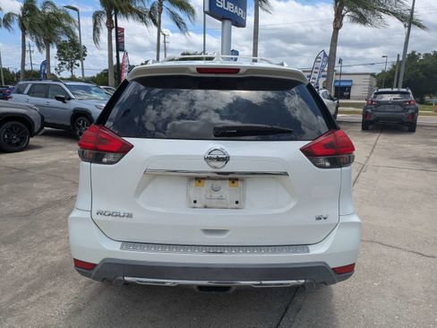 Used 2017 Nissan Rogue SV w/ SV Premium Package FWD image 5